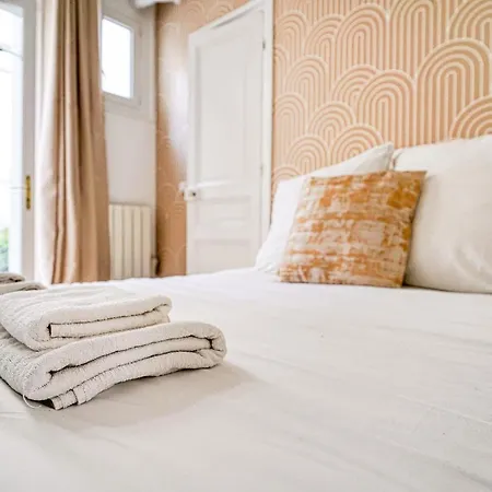 Equipe Dans Le Quartier Montparnasse